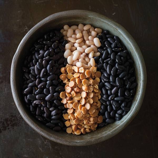 黑色褲子配什么顏色t恤,黑色褲子搭配這五款T恤顏色帥氣加倍