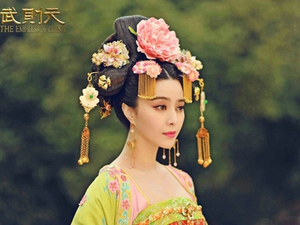 錦繡緣華麗冒險 陳喬恩示范大眼妝如何化